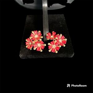 Vintage Elegant Gold-Tone Red Floral Clip-On Earrings